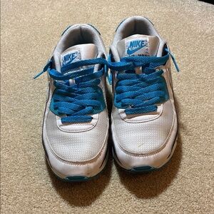 Nike Mens 9.5 White and Teal Sneakers
